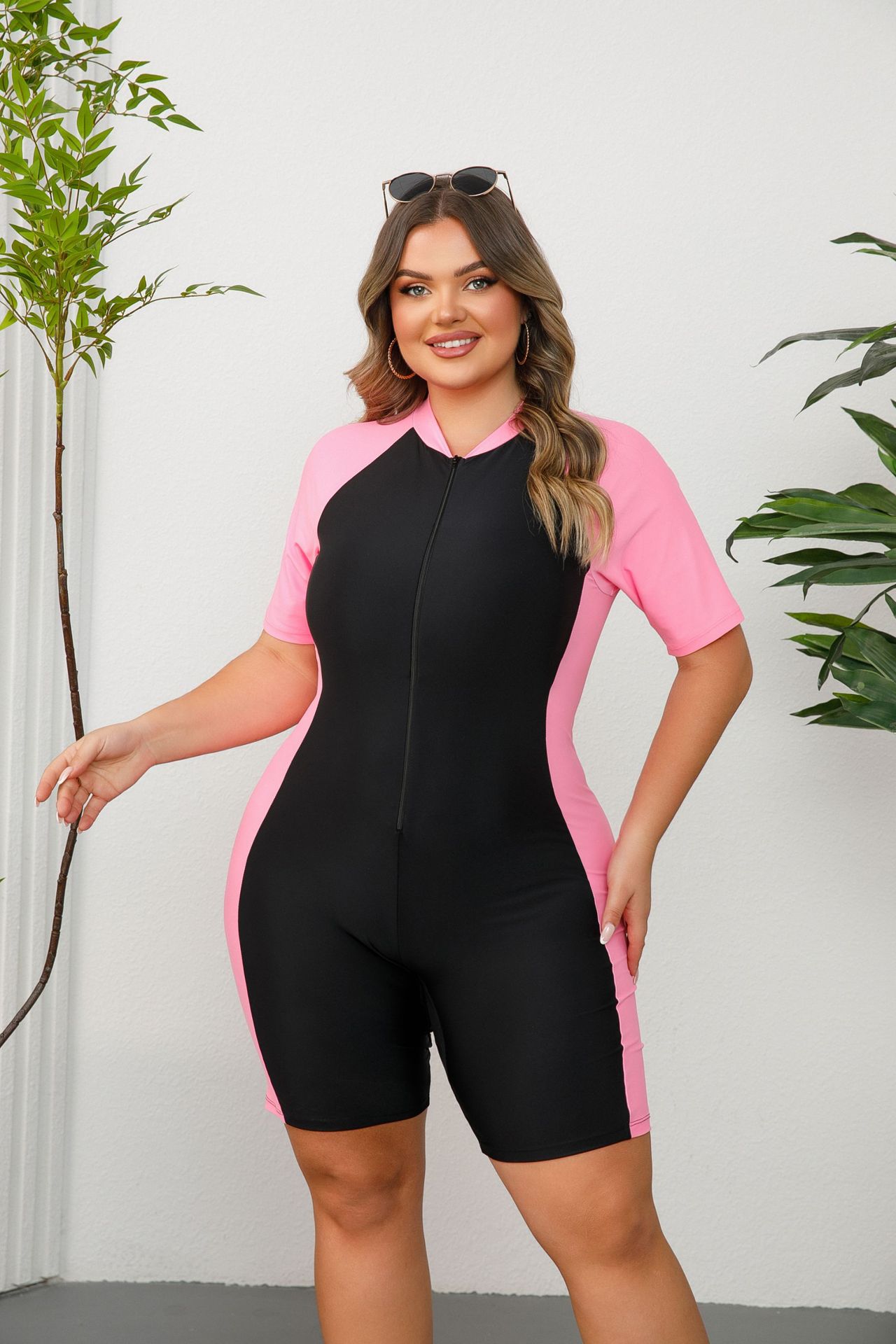 Plus Size Rash Guard Swimsuit Color Block Short Sleeve Zip-Up One Piece Swimwea